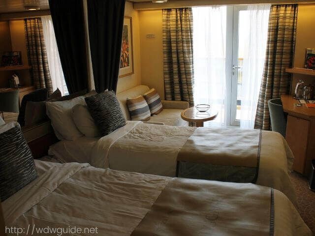 ホーランドアメリカラインのウエステルダムの客室のベッド