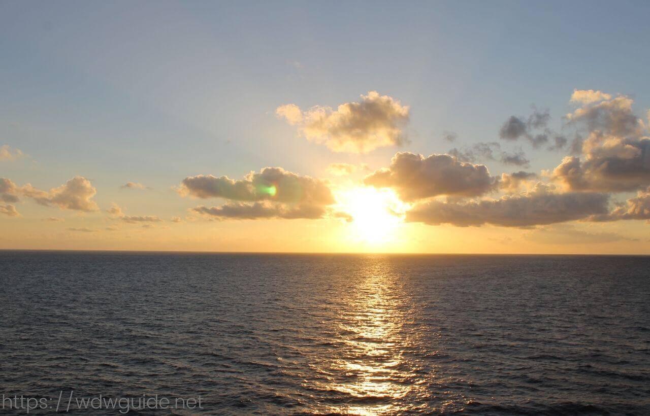 コーニングスダムから見たカリブ海の朝日