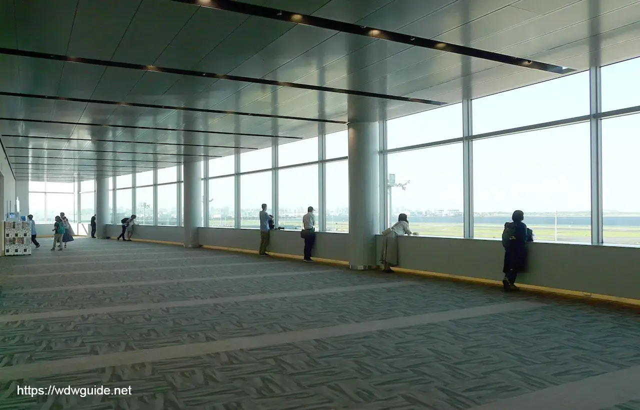 羽田空港第二ターミナル5階屋内展望フロア「FLIGHT DECK TOKYO」