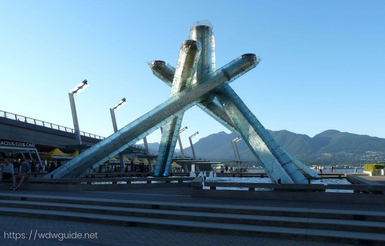 バンクーバー冬季オリンピックの聖火台がモニュメント