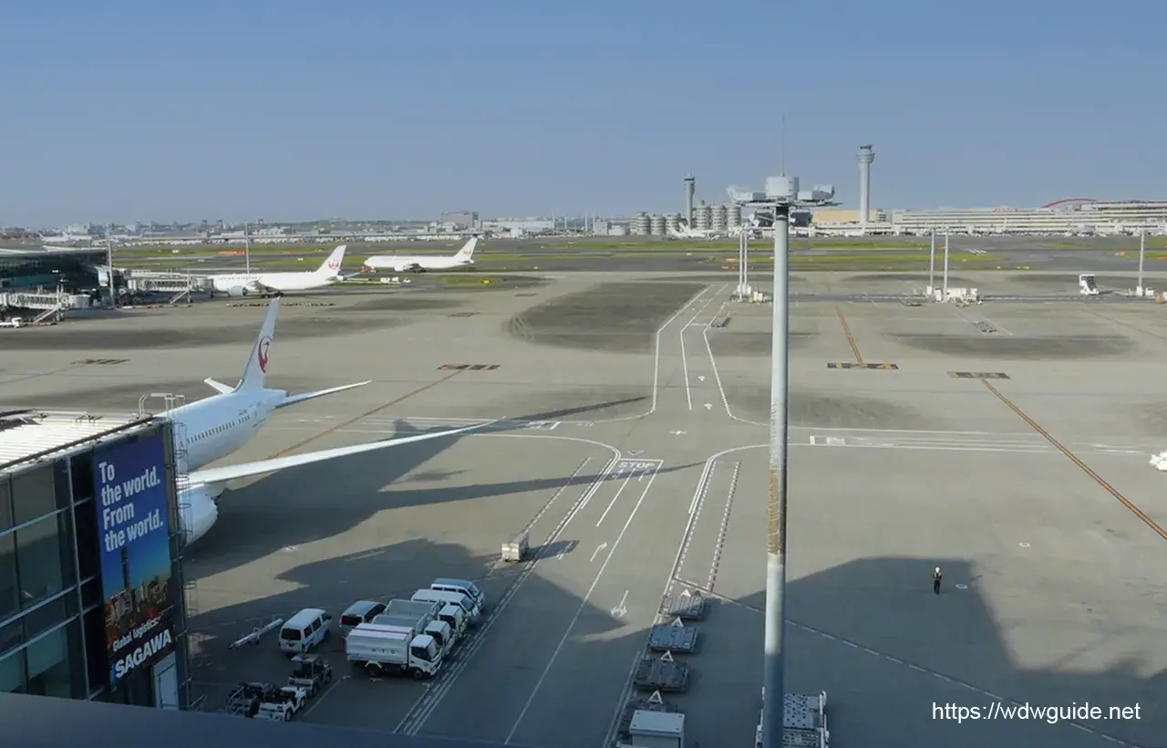羽田空港第3ターミナル屋上展望デッキから見た駐機場