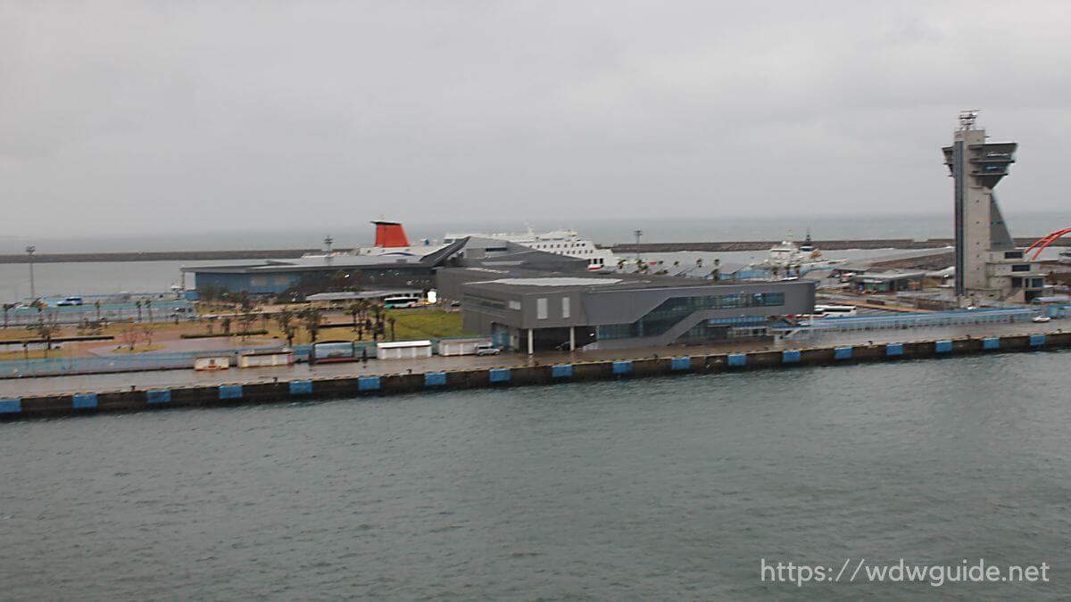 ウエステルダムから見た済州島の国際ターミナル埠頭