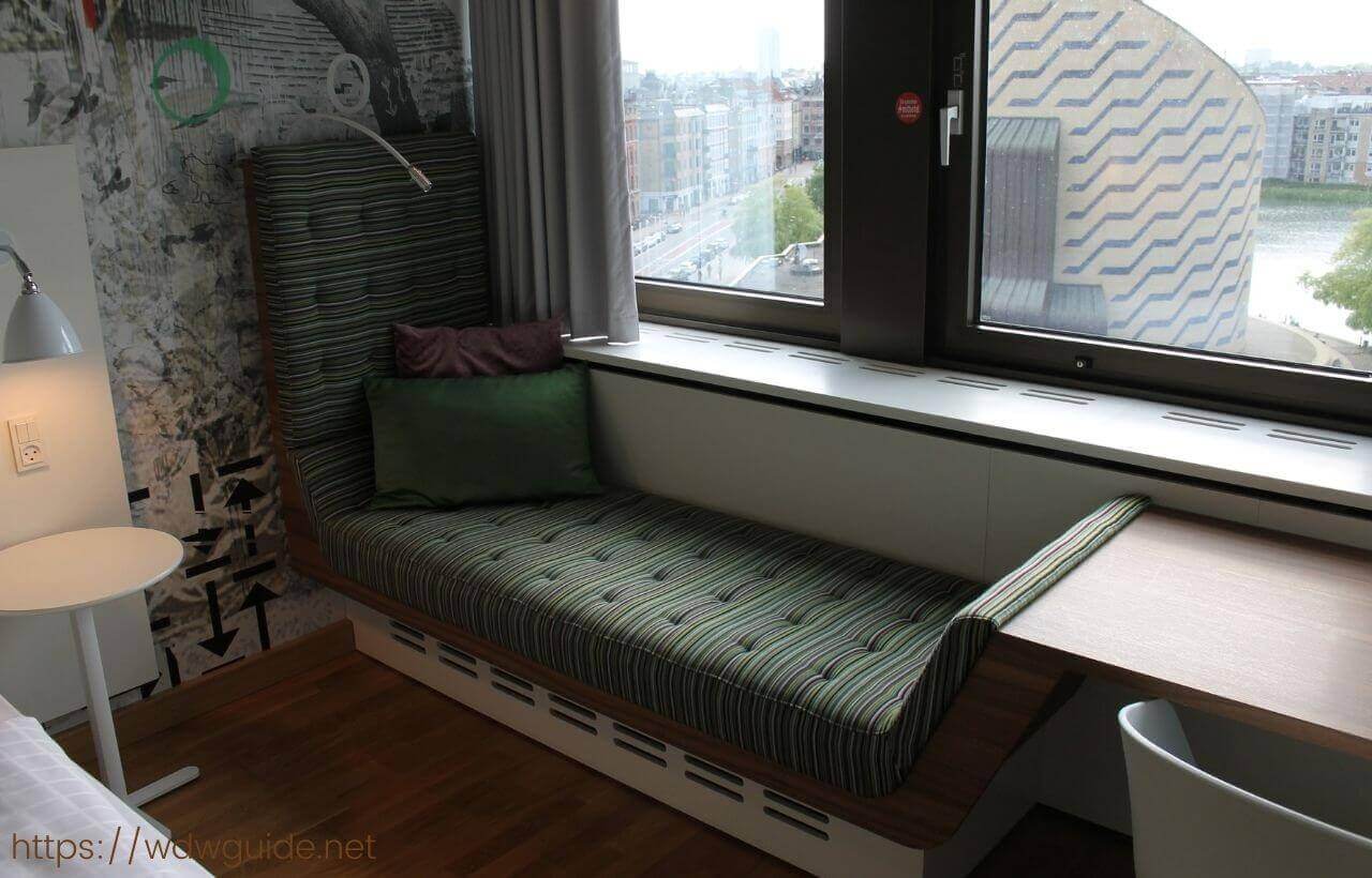 スカンディック コペンハーゲンの客室のソファー