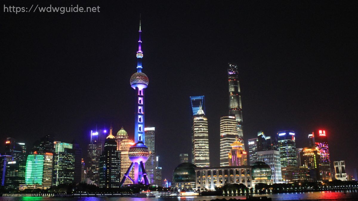 上海の外灘から見た浦東新区の夜景