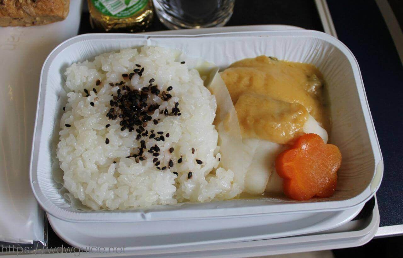 スカンジナビア航空(SAS)　プレミアムエコノミーの機内食のメイン料理の魚