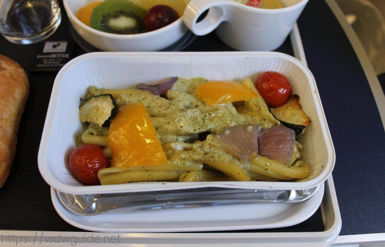 スカンジナビア航空(SAS)　プレミアムエコノミーの機内食の2食目のパスタ