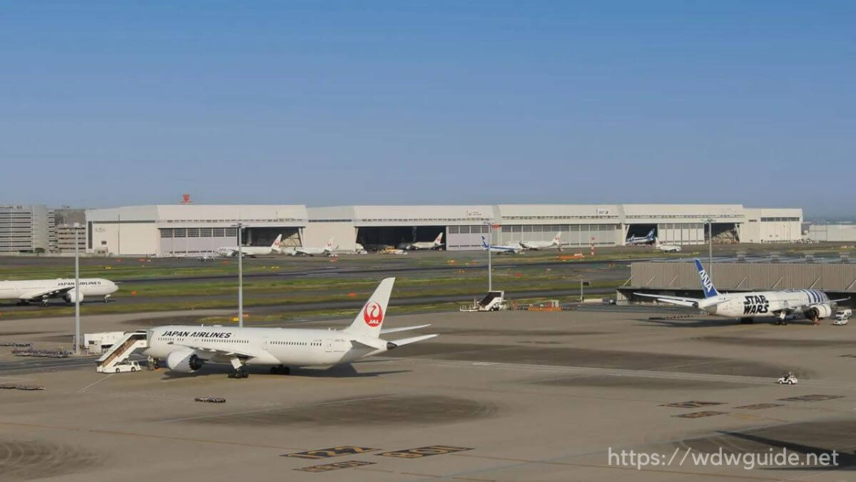 羽田空港第3ターミナル屋上展望デッキから見た整備エリア