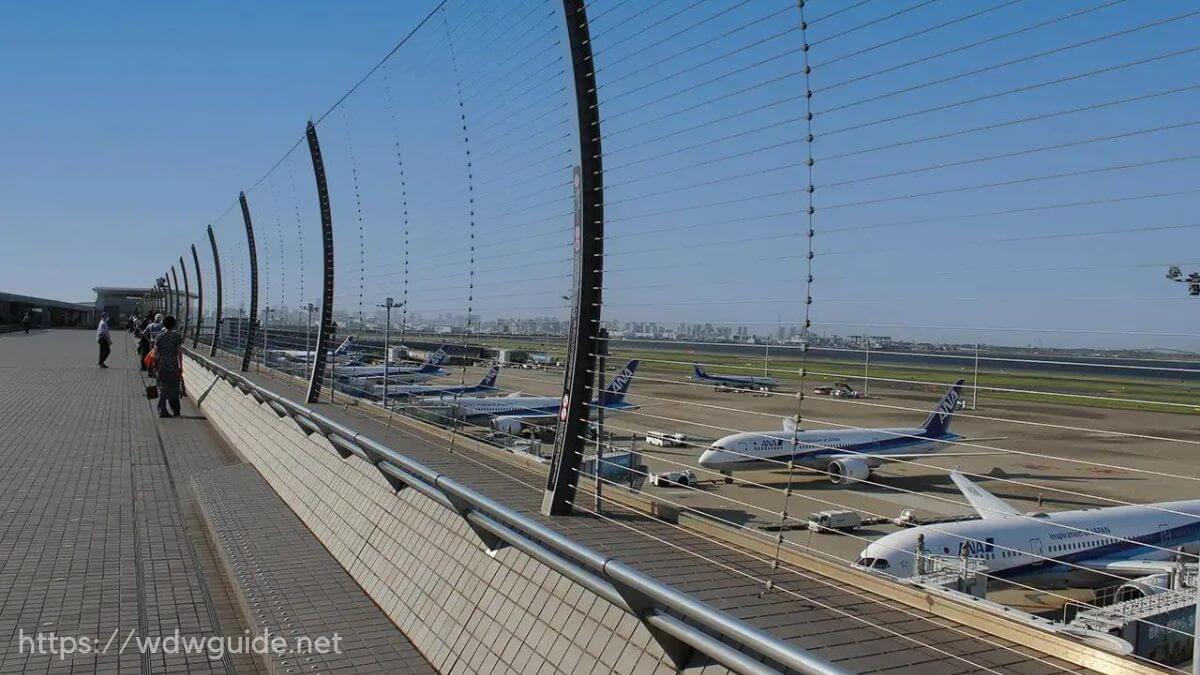羽田空港第二ターミナル屋外展望デッキから見た駐機場