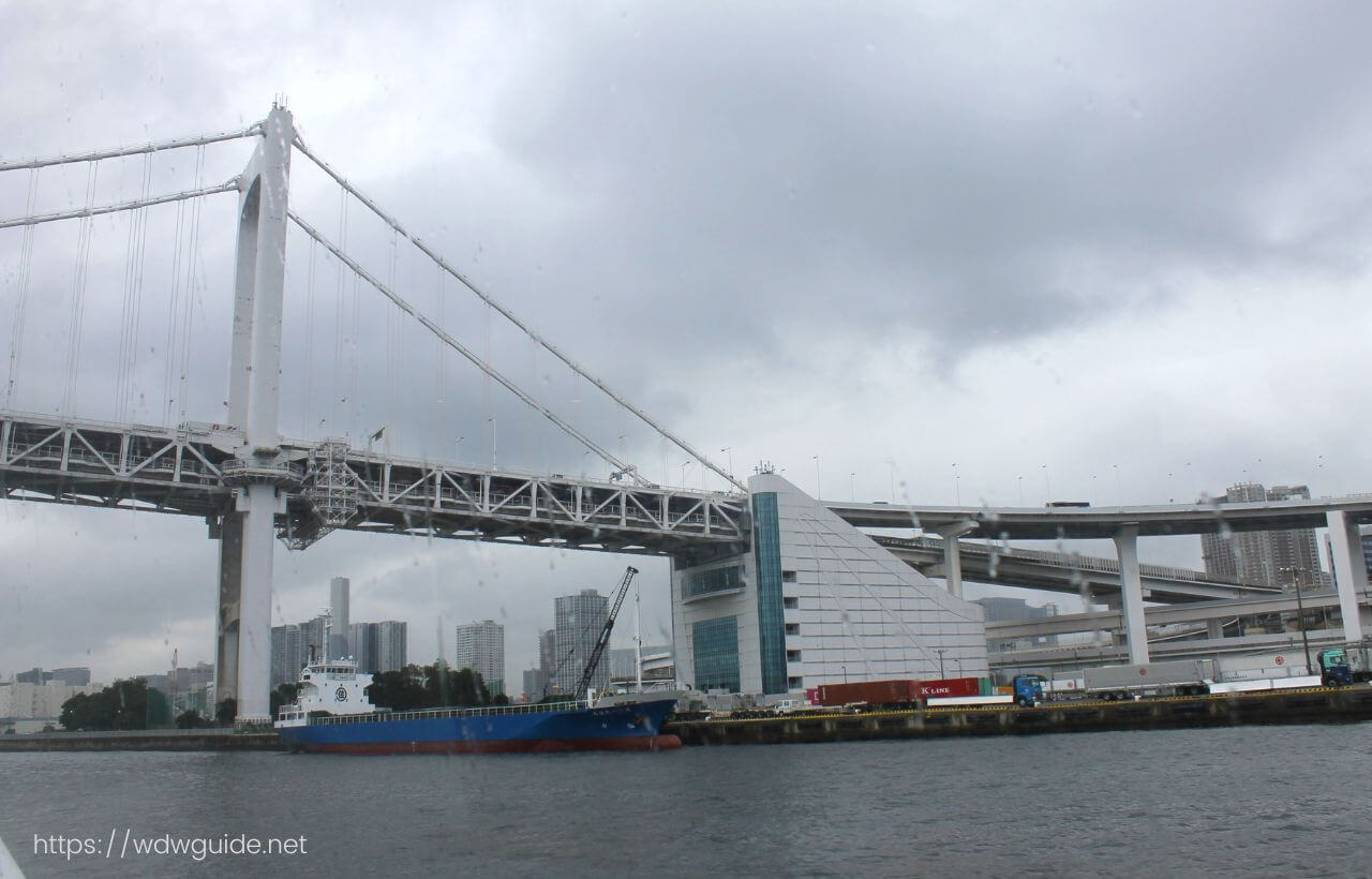東京みなと丸から見たレインボーブリッジ