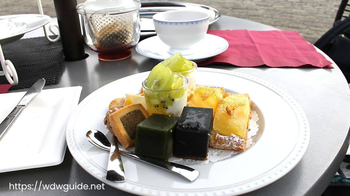 赤坂迎賓館アフタヌーンティーのケーキや果物など