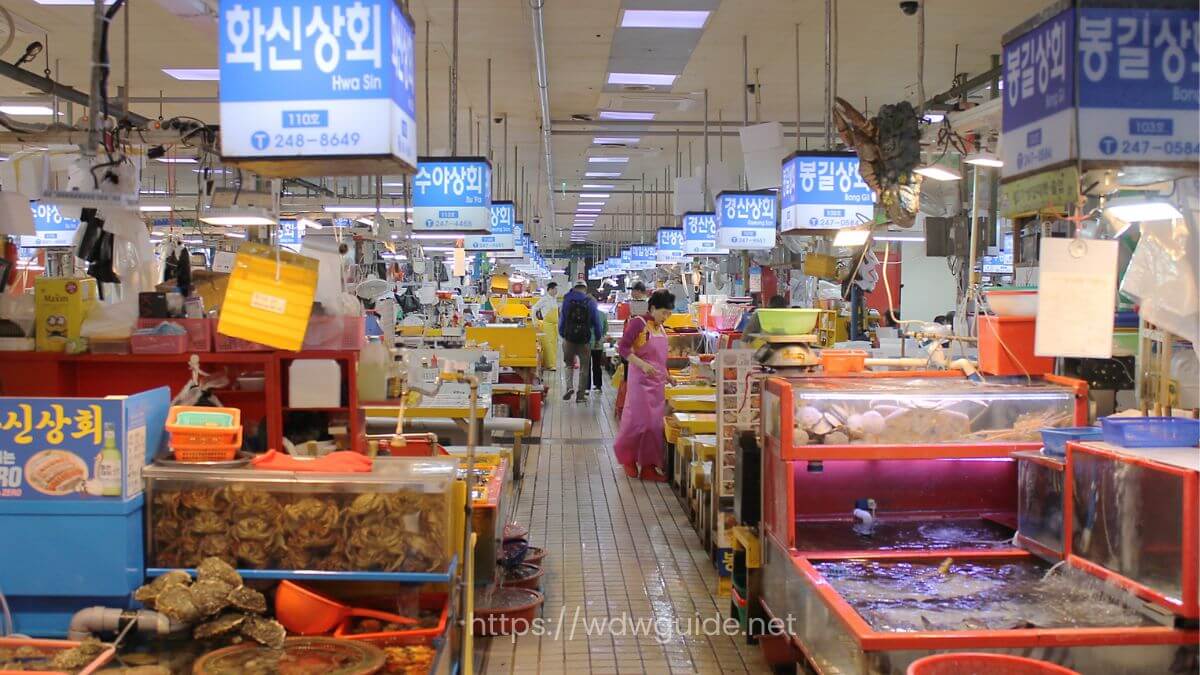 釜山のチャガルチ市場の店舗