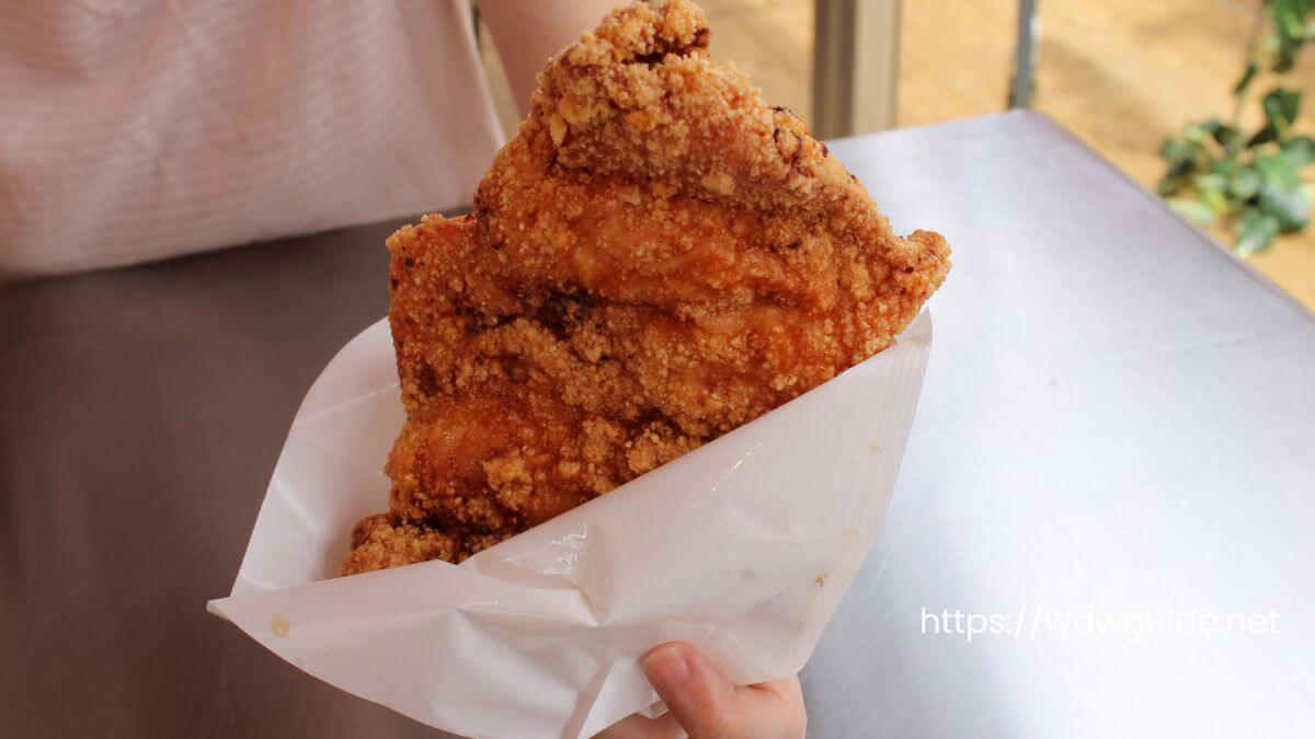 台湾祭幕張で食べた大鶏排（ダージーパイ）のレギュラーサイズ