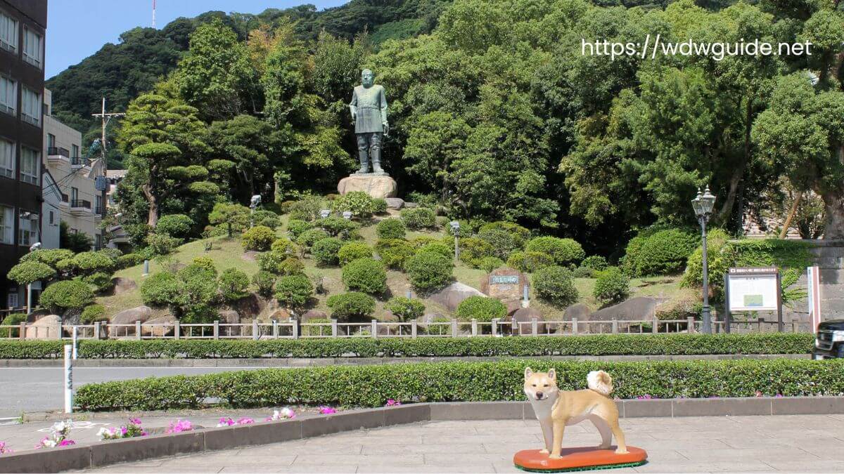 鹿児島市内にある西郷隆盛像と愛犬