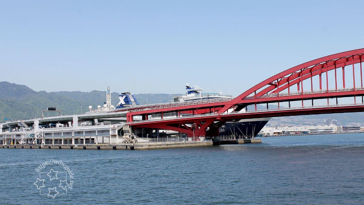 神戸港クルーズ船から見た神戸大橋