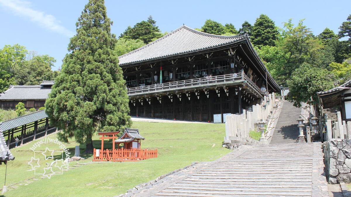 二月堂の全景