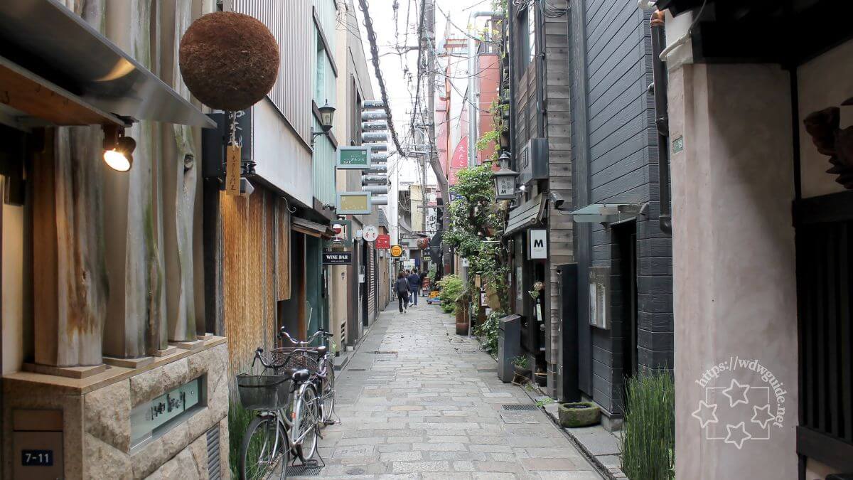 大阪・法善寺横丁の路地