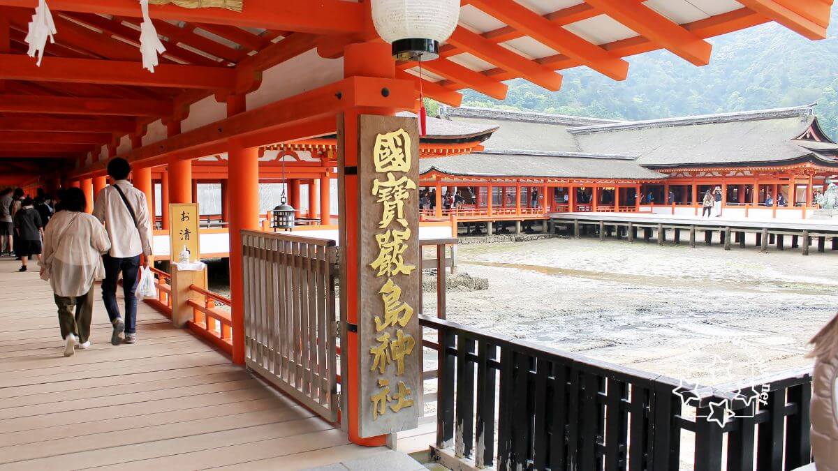 厳島神社の東廻廊入り口