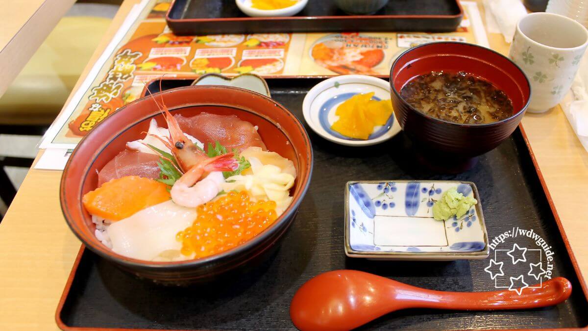 函館朝市のどんぶり横丁で食べた海鮮丼