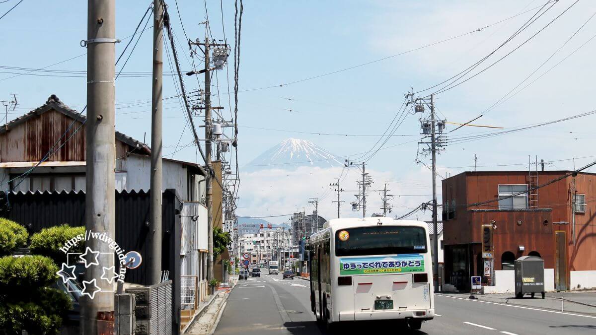 三保松原入口バス停から見た富士山