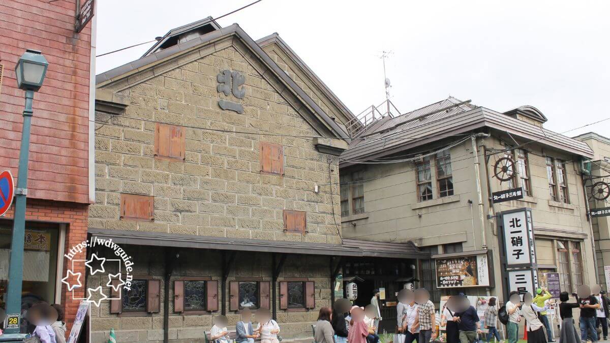 小樽堺町通りにある「北一硝子三号館の北一ホール」